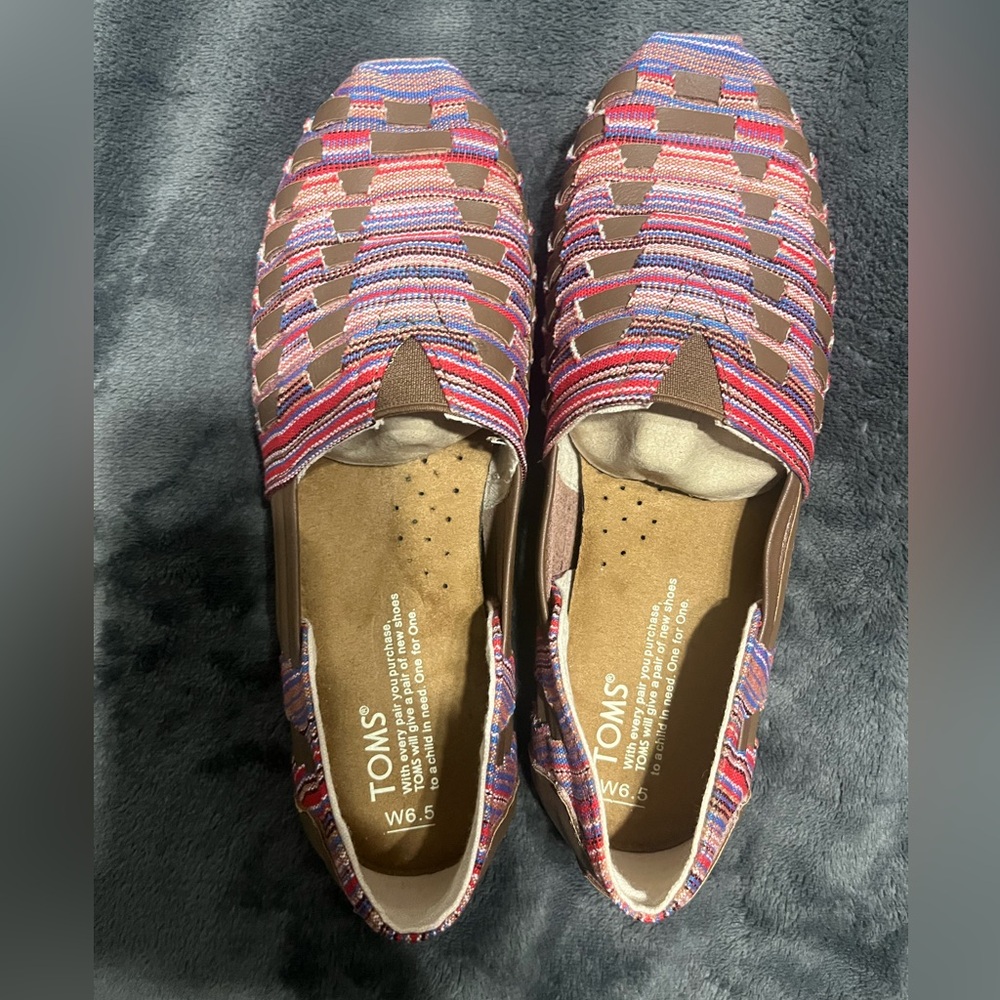 Brand new TOMS size 6.5 W